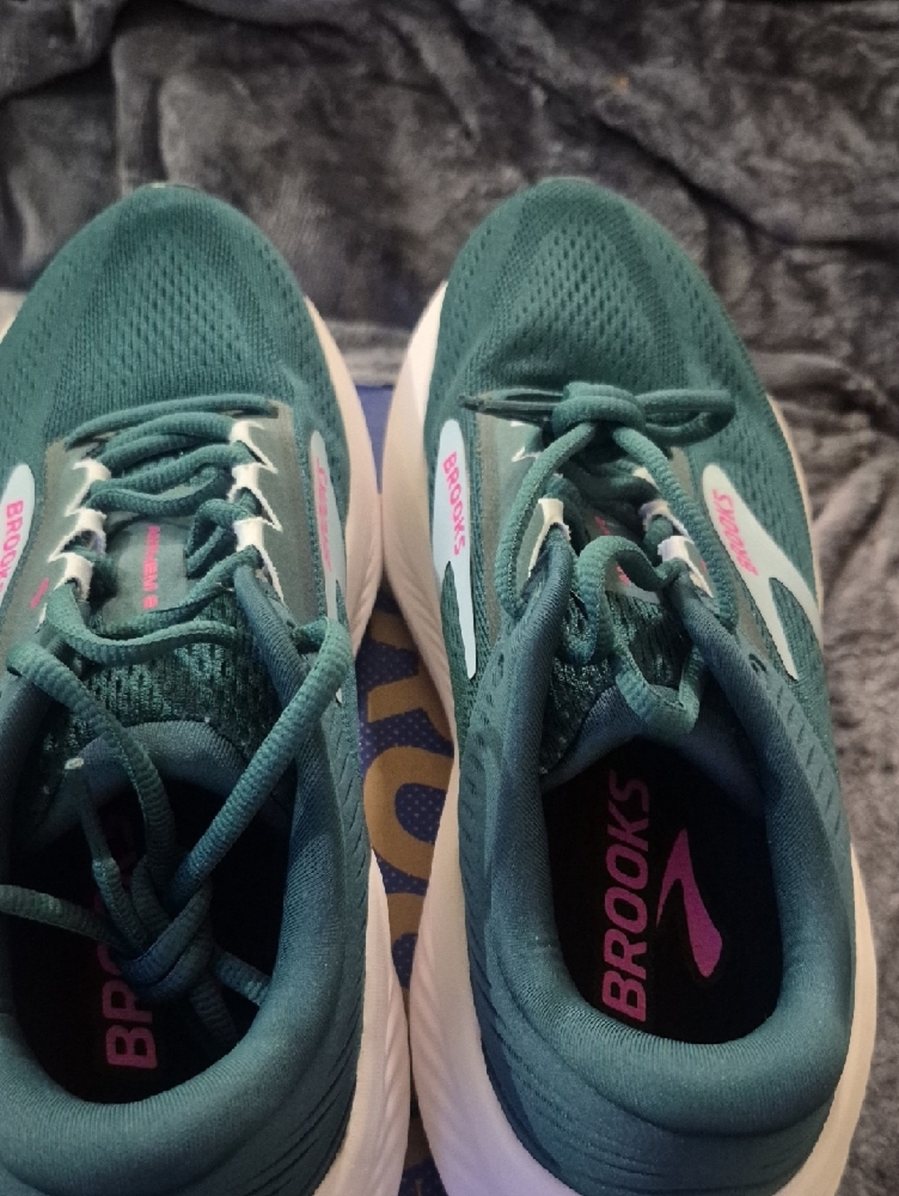 Brooks Anthem 8 Women's Running Shoes in Teal with Pink Accents - Picture 5 of 6